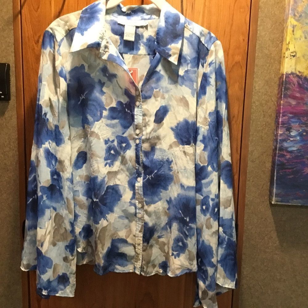 SALE. BUY 3/$30. NWT. Theme Brand Women’sSize Medium Blouse in Blues and Grey